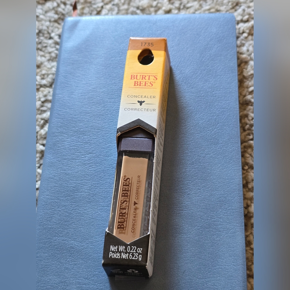 NWT Burt's Bees Concealer 🐝